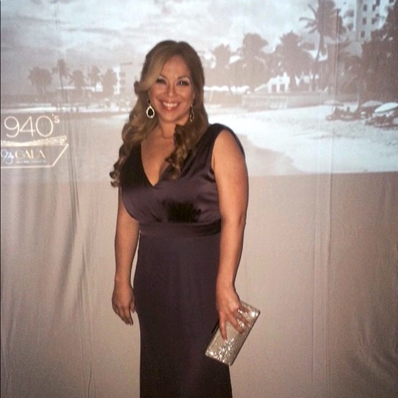 VERA WANG GOWN - Picture 1 of 7